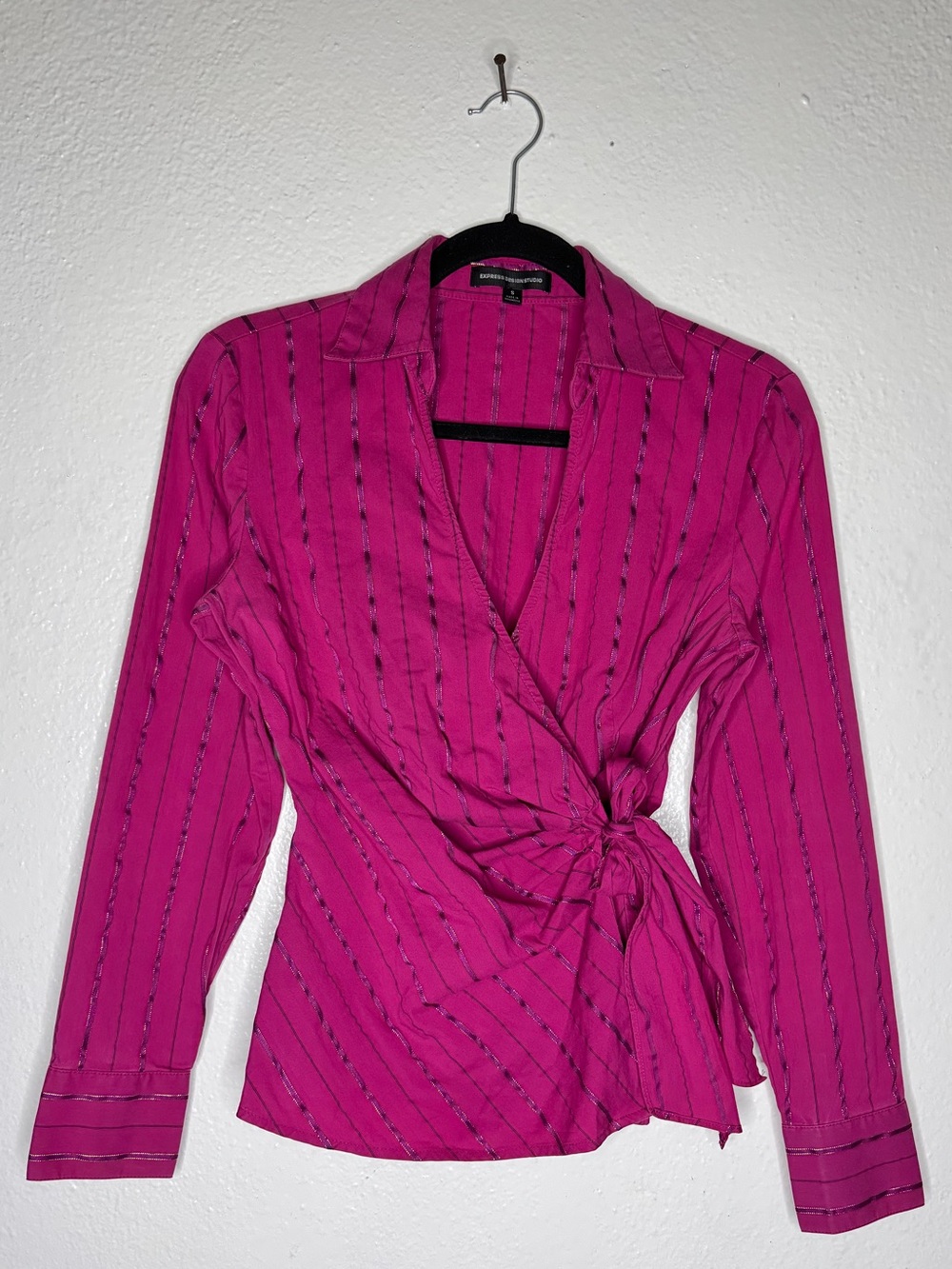 Vintage Y2k Express Fuchsia Pink Metallic Gold Pinstripe Wrap Blouse Sz S